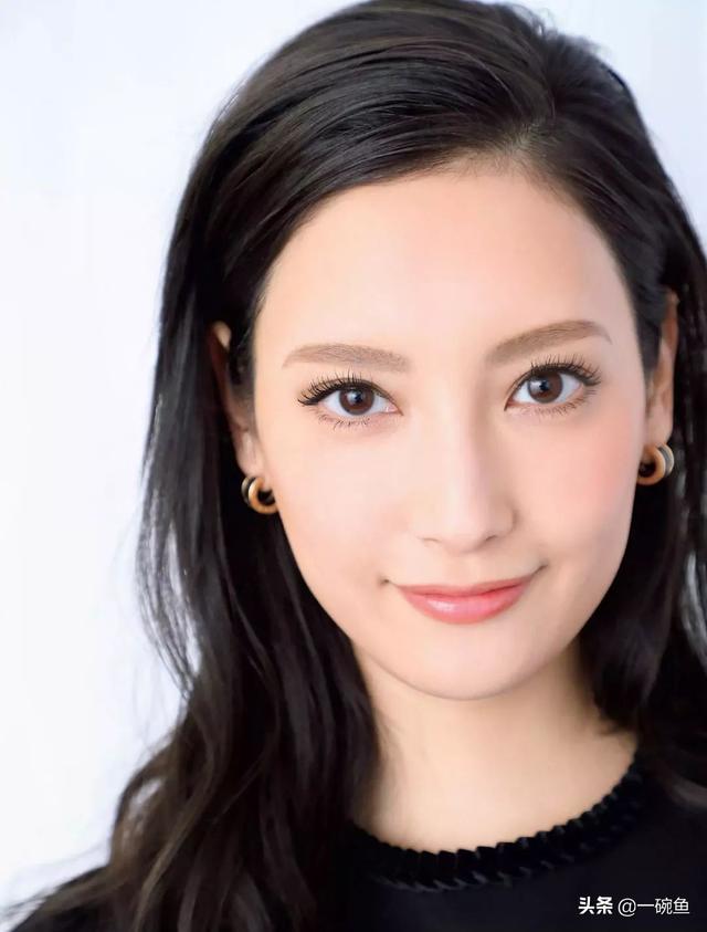 她的腿让我羡慕嫉妒恨_小碗