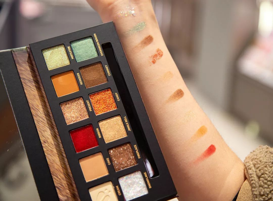 杭州首家"完美日记"开业啦!你的圣诞小鹿盘快要卖断货了……_眼影