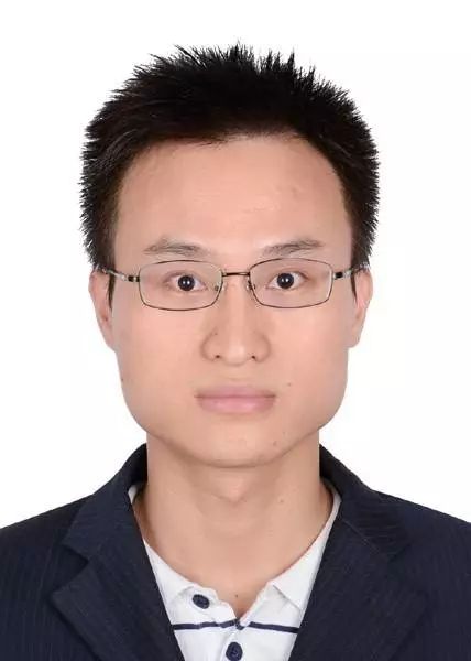 颜志超,眼科学博士,讲师,主治医师,美国耶鲁大学访问学者,广东省连州