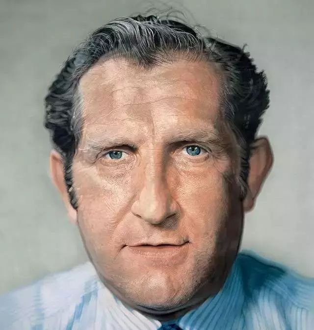 一个脸盲的画家偏偏喜欢画大头照你说扯不扯