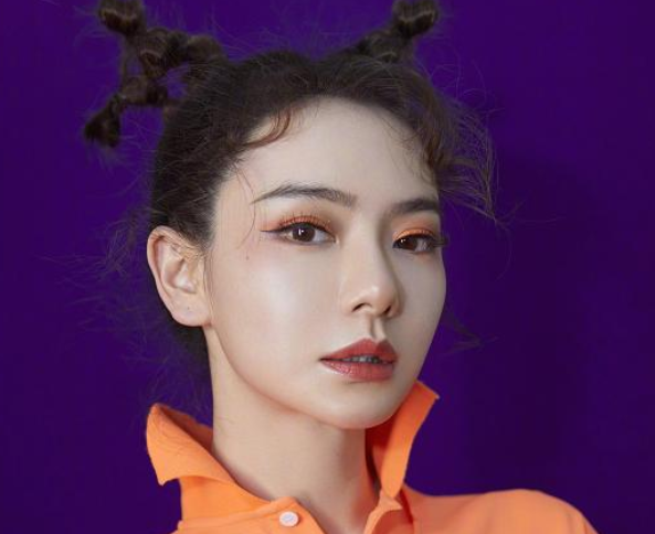 原创戚薇平安夜化"圣诞麋鹿妆",鼻子高挺太吸睛,堪称整容范本!