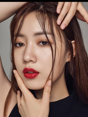 原创巨魔刘花英晒照被夸? 人前装可怜称被欺凌 害tara 被全韩国痛骂