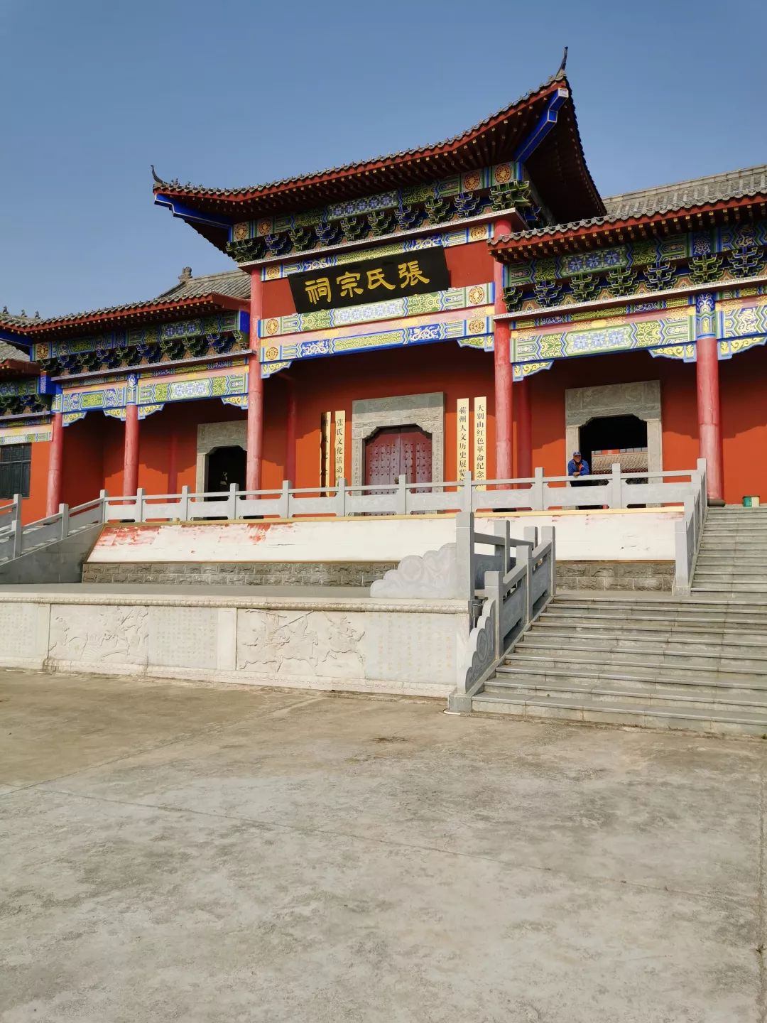 2017年 气派宏伟的胡风纪念馆终于在村南如期建成