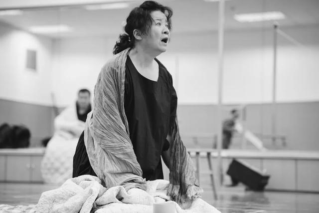 她是男神女神的母亲,也是被丈夫忽略一生的妻子_杜宁