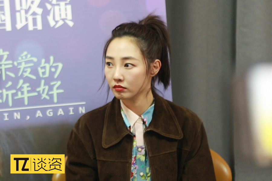 白百何携《亲爱的新年好》成都路演,现场化身许愿女神为粉丝圆梦