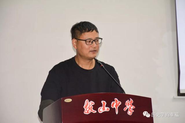 拔山中学隆重举行青蓝工程教学工作师徒结对仪式