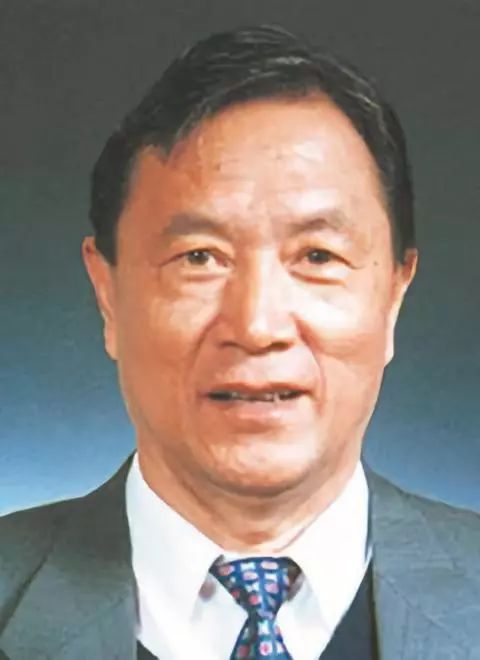 田波病毒学家田波,在国家粮食产量低下时,研究无病毒马铃薯的种植,其