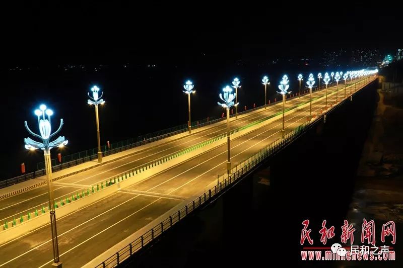 川海大桥建设工程通过交工验收夜色下的川海大桥美成一幅画