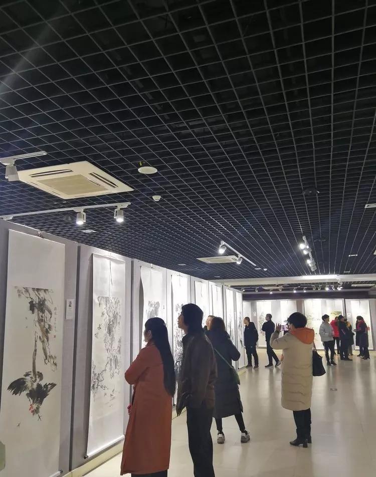 副院长蒲维辉,邢健朱宏杰,刘龙,华凯以及本次画展特邀参展画家五十二