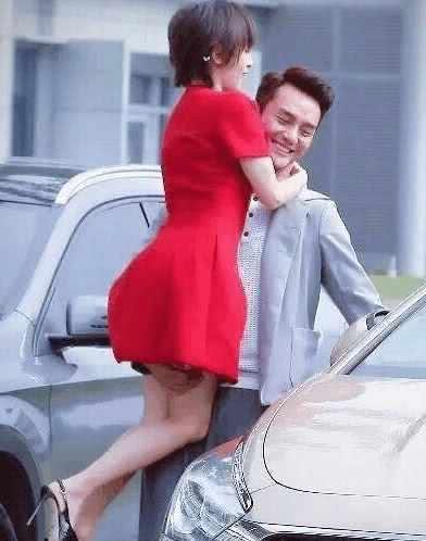 表面看上去没有什么缺点的她,其实在生活中特别的难买高跟鞋,主要的是