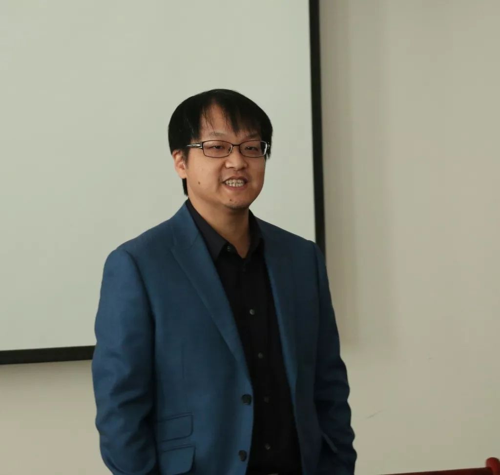 李广水校长对蒋老师的到来表示热烈地欢迎和衷心地感谢!座谈会现场