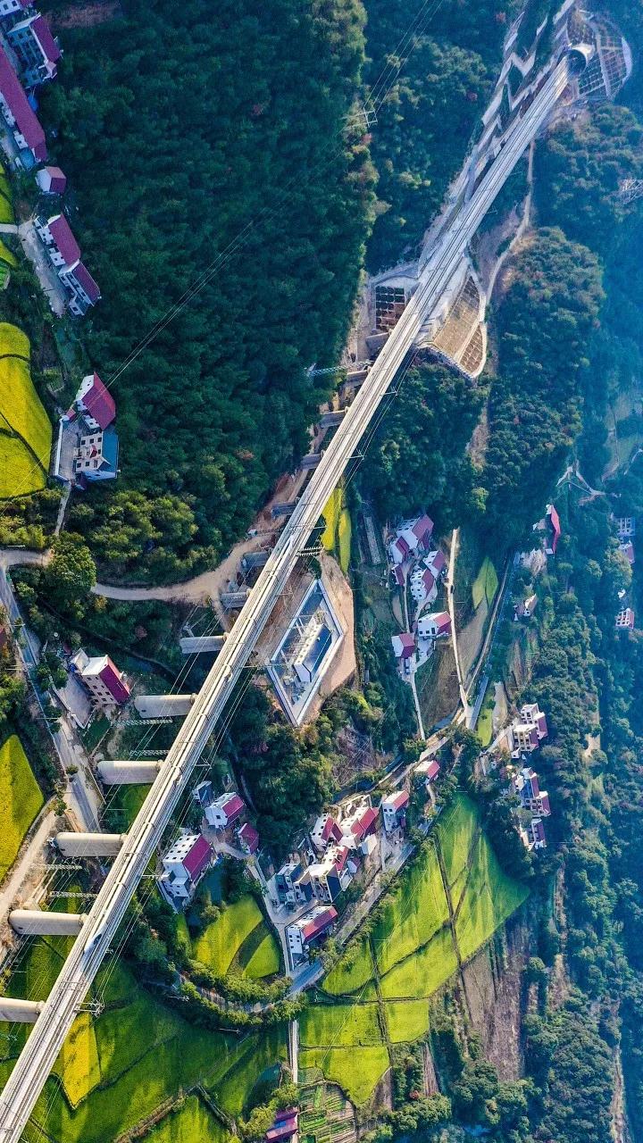 江西最美高鐵終於正式通車!沿途穿過百餘個國家級景區