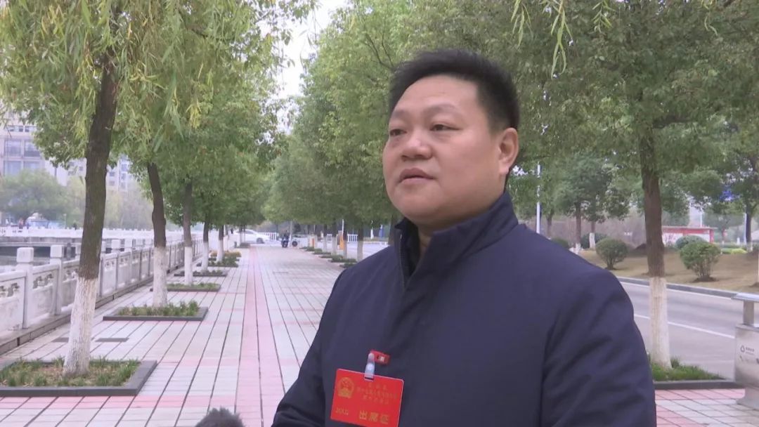 12月25日上午,县长阙方俊在当涂县第十七届人民代表大会第六次会议上