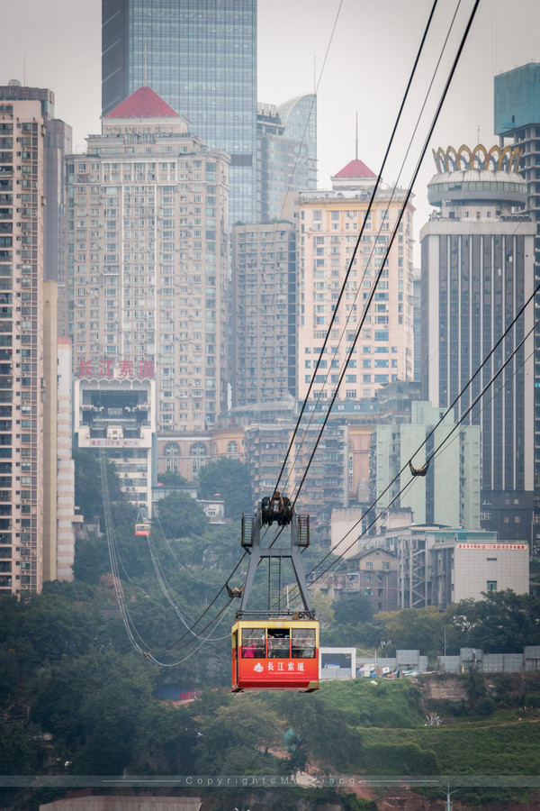 运营30多年的长江索道见证了山城重庆的变迁