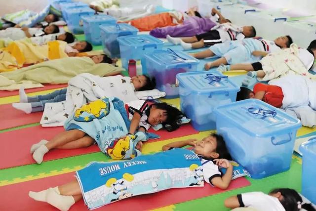 東莞南城所有公辦小學(xué)提供校內(nèi)午餐午休服務(wù)(圖4) 東莞南城所有公辦小學(xué)提供校內(nèi)午餐午休服務(wù)(圖4)