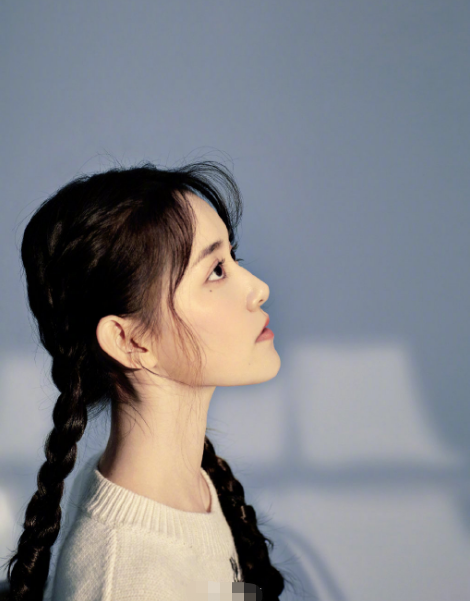 蒋依依"齐刘海"造型火了!秒变"sd娃娃",美到让人高攀不起