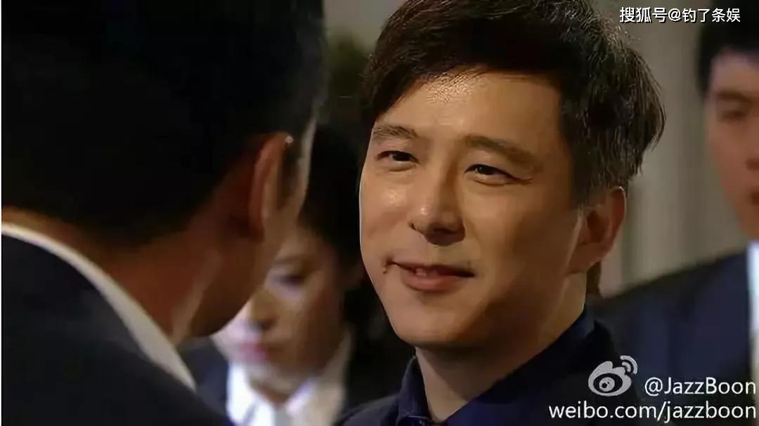 情史比作品还出名,前tvb小生情归小13岁嫩模,被粉丝大骂"公狗"_邓健泓