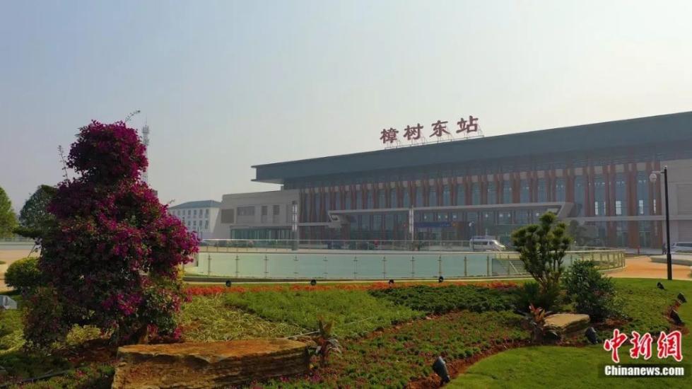 走!坐上这趟高铁,不仅能欣赏风景,还能看到历史