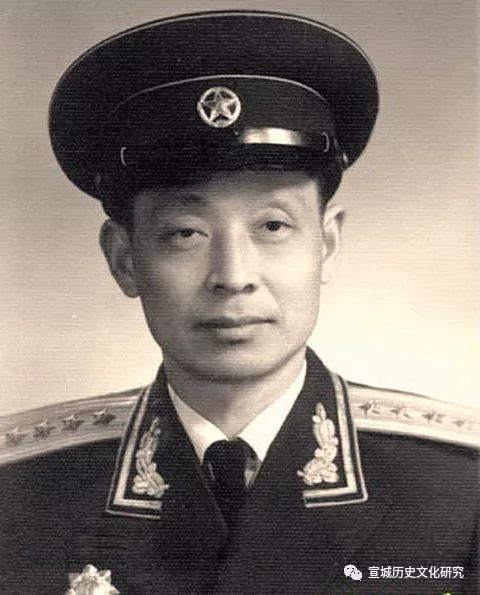江岚,1955年被授予大校军衔
