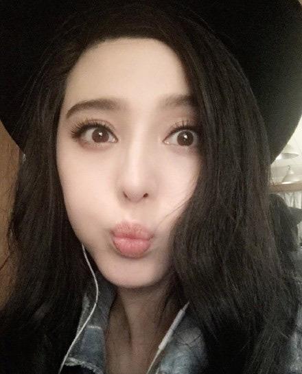 女明星嘟嘴照,赵丽颖刘诗诗刘亦菲很娇憨,baby被评做作