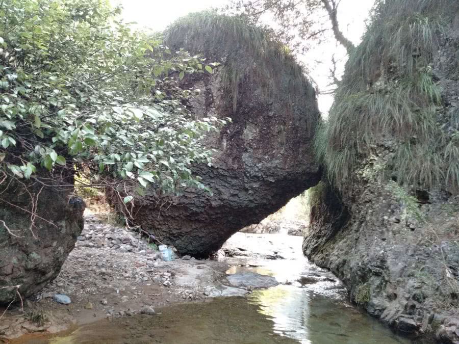 齐天大圣故里的破裂山仙迹景观