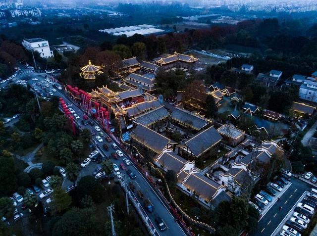 龙腾梵谷餐饮文旅消费新场景