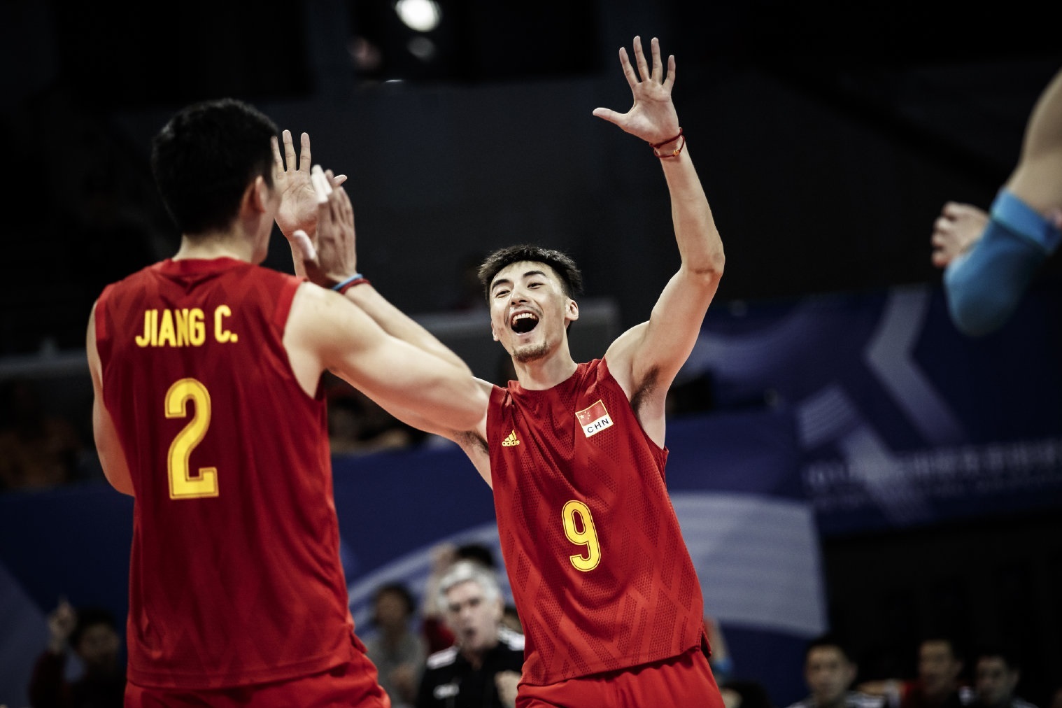 中国男排二传于垚辰亮相2019男子排坛精彩单手传球集锦