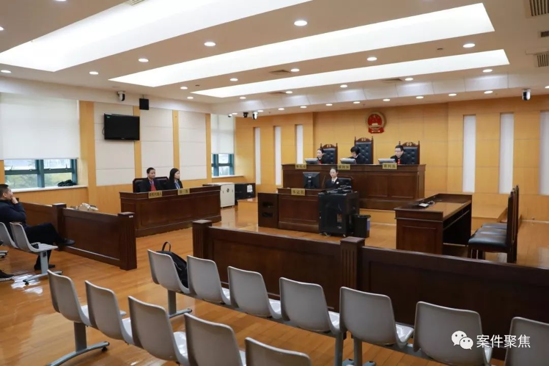 民事责任,即便构成侵权,原告要求两被告承担连带责任的法律依据不足