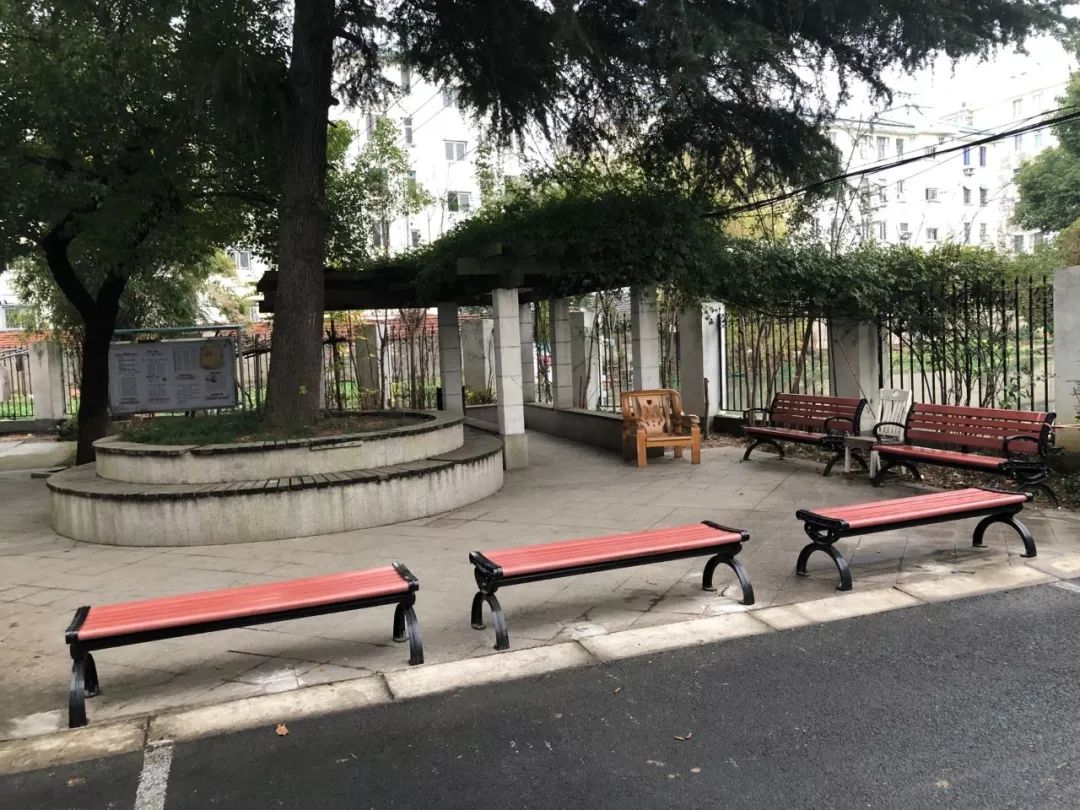 吴门桥街道解放社区巴里新村建成年代久远.