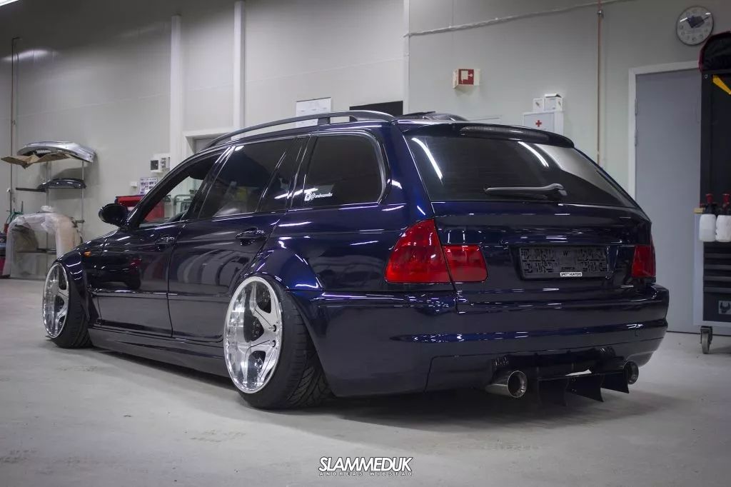 凤凰涅盘找到快成骨架的稀有宝马e46旅行版改装成变态宽体大佬