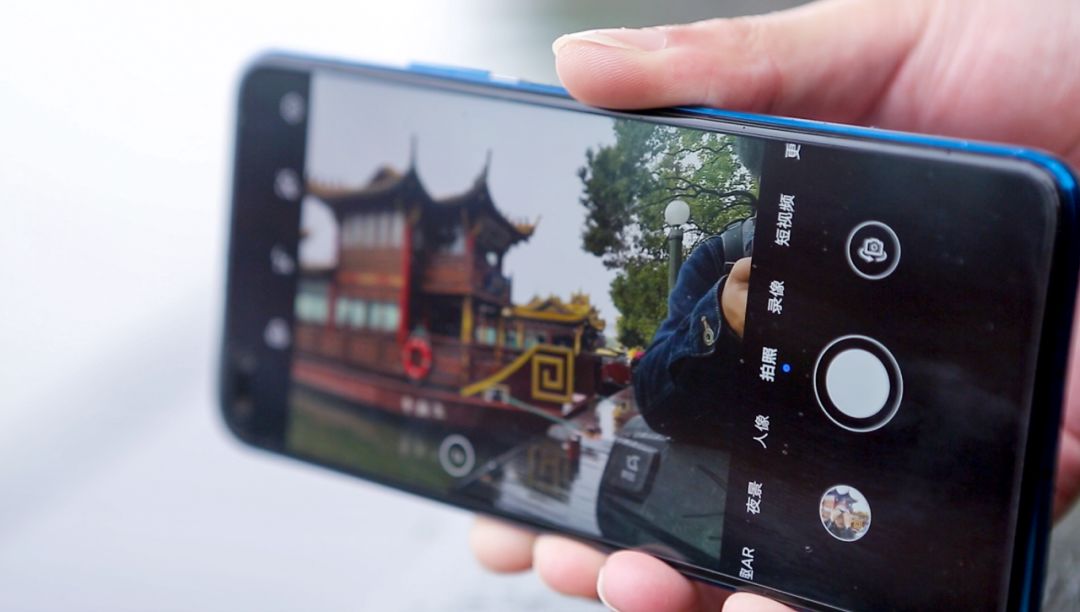 想要自拍大不一样华为nova6025g潮玩店圣诞送惊喜带你玩转手机潮流