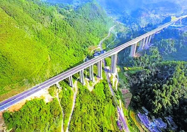 绥正高速公路昨全线通车