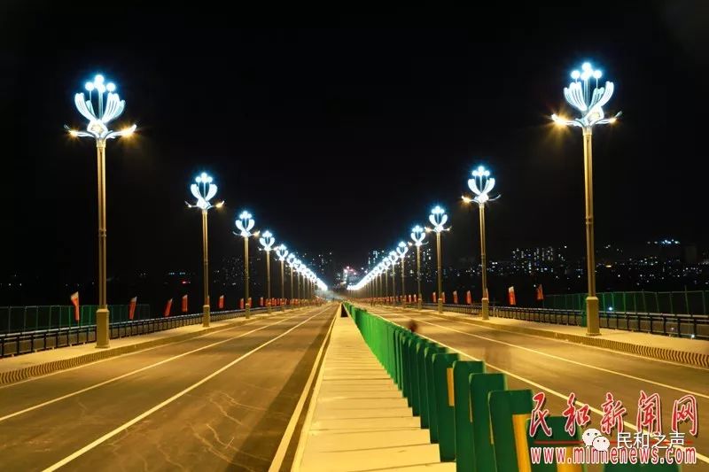 川海大桥建设工程通过交工验收夜色下的川海大桥美成一幅画