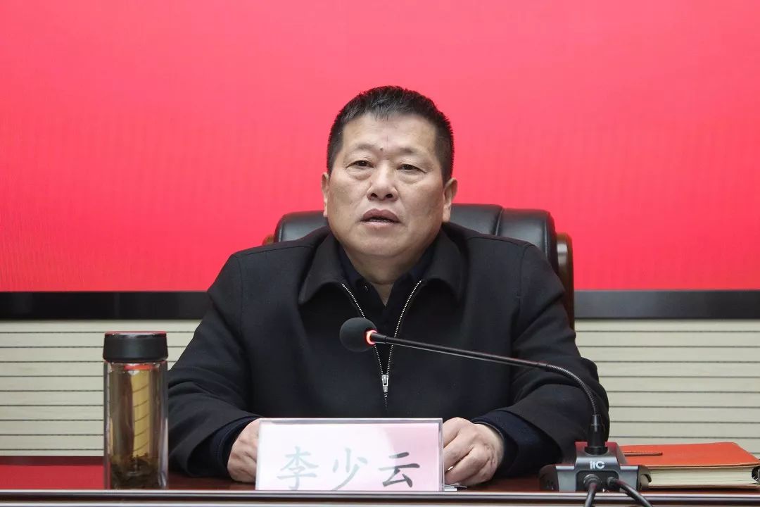 会上,市委组织部常务副部长丁兵武同志宣读了市委关于全市镇(办,场,园