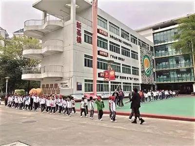 東莞南城所有公辦小學(xué)提供校內(nèi)午餐午休服務(wù)(圖3) 東莞南城所有公辦小學(xué)提供校內(nèi)午餐午休服務(wù)(圖3)