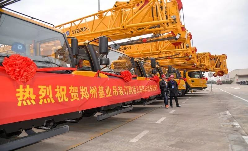 蓬勃进发！13台徐工起重机批量交付郑州基业吊装