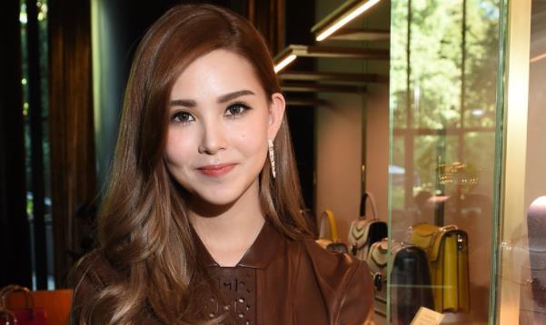 娱乐圈4大"混血"女星,个个美若天仙,看看有你女神吗?