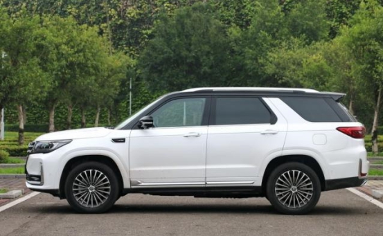 长安cs95霸气七座中型越野车