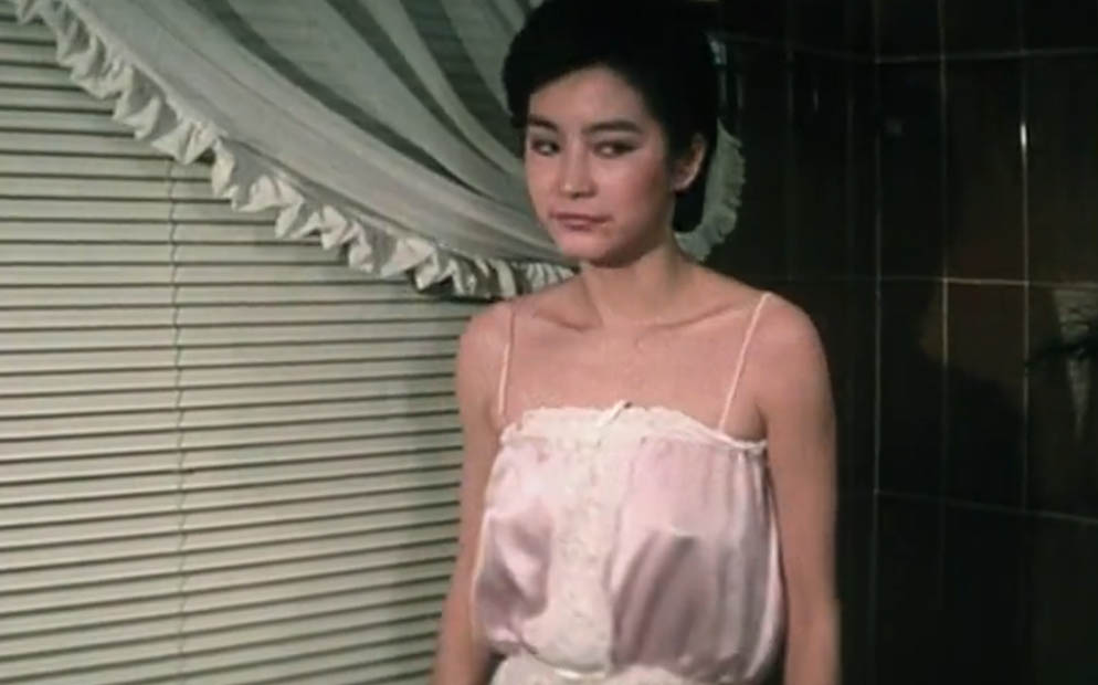 原创林青霞牺牲最大的一场戏穿睡衣出镜拍床上镜头差点被伤害