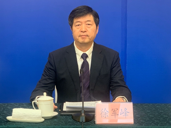 济青高速施工摊铺刷新世界纪录 沿线服务区停车位增加1倍