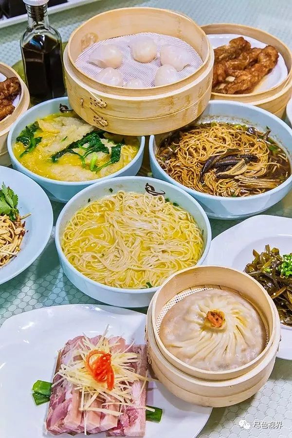 嘤鸣读书会古渡保和堂分会和尽色视界,邀请了著名作家叶兆言来镇江