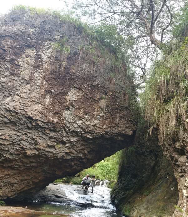 齐天大圣故里的破裂山仙迹景观