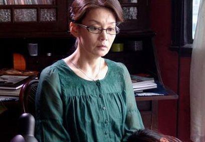 她22岁是著名影后,32岁离婚膝下无儿女,今64岁选择出家!_潘虹