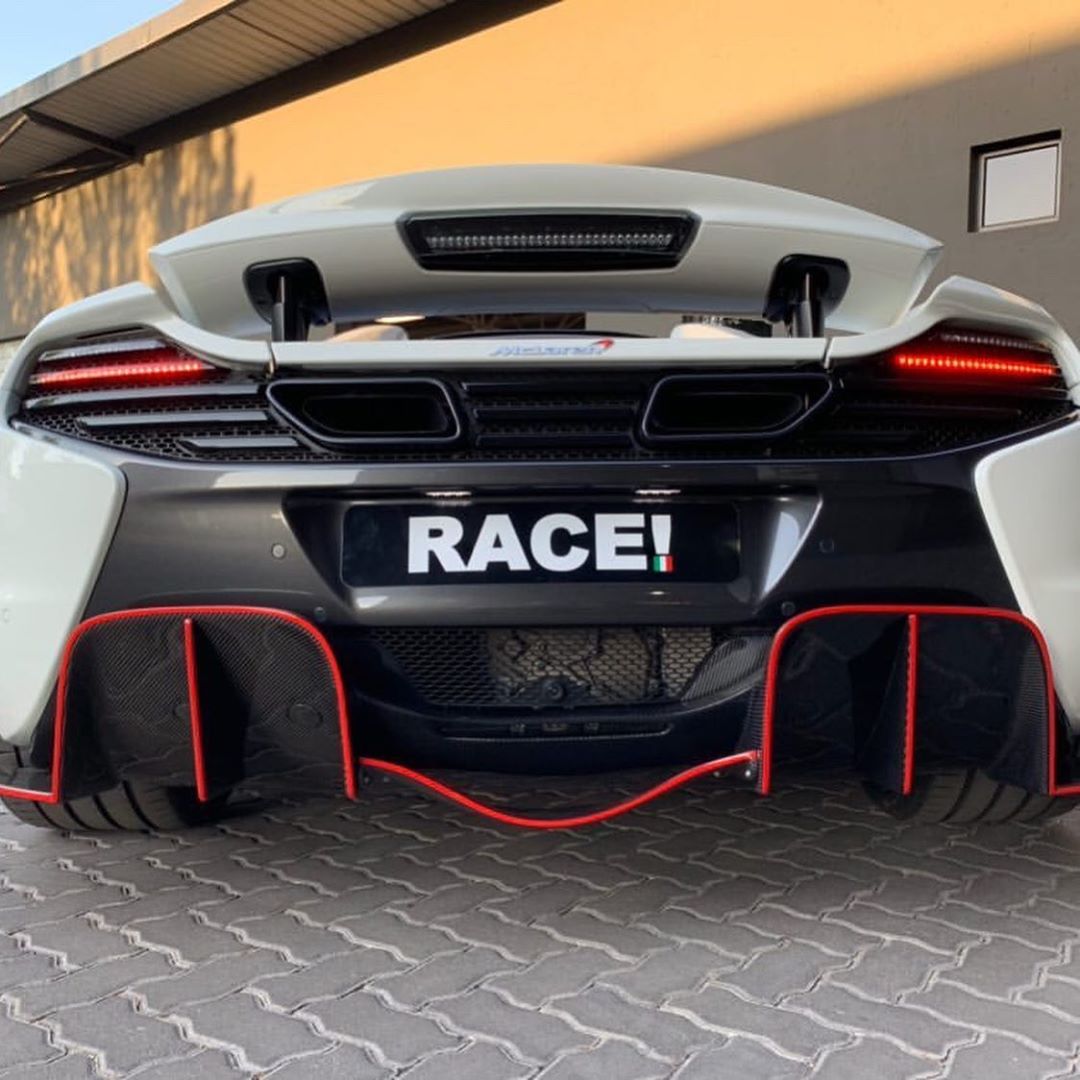 由race改装全碳纤维车身套件的迈凯伦650s!