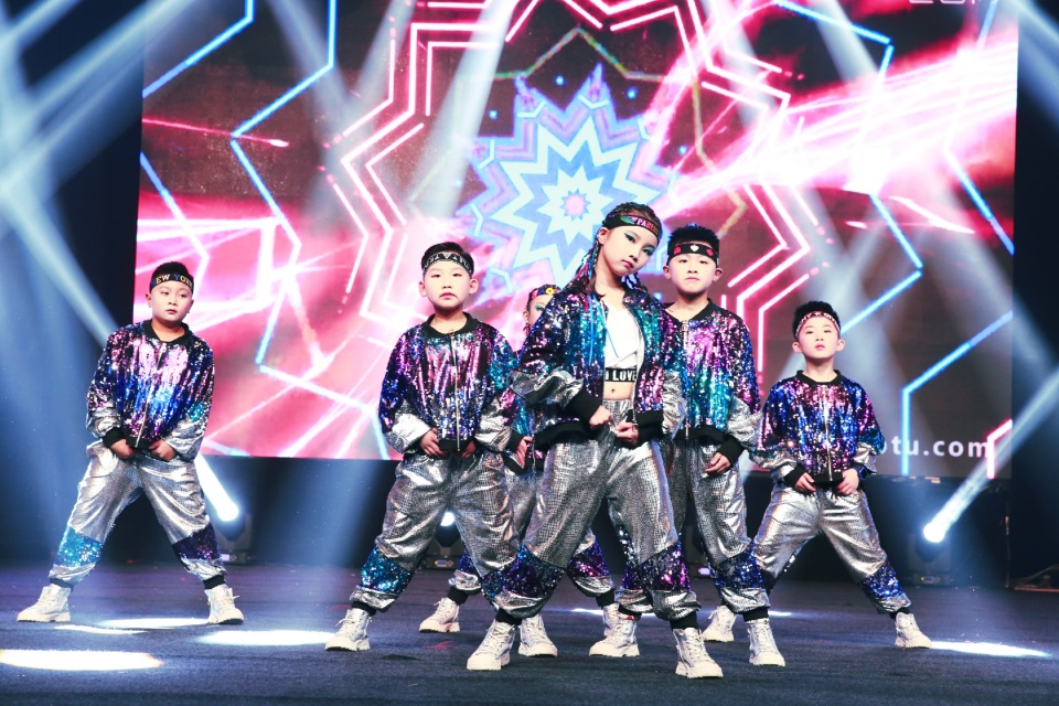 感谢艺飞爵士舞蹈工作室在2020魅力中国行全国春晚的精彩演绎