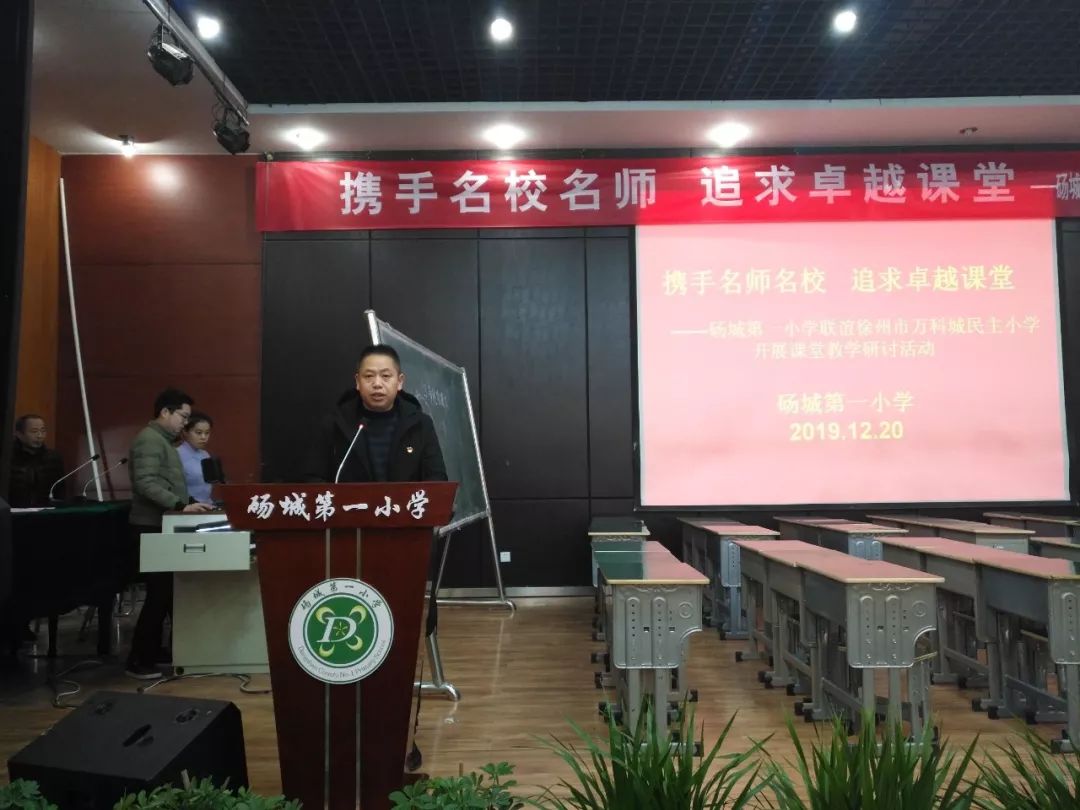 政协委员风采政协委员方亮以播爱育人做有温度的教育