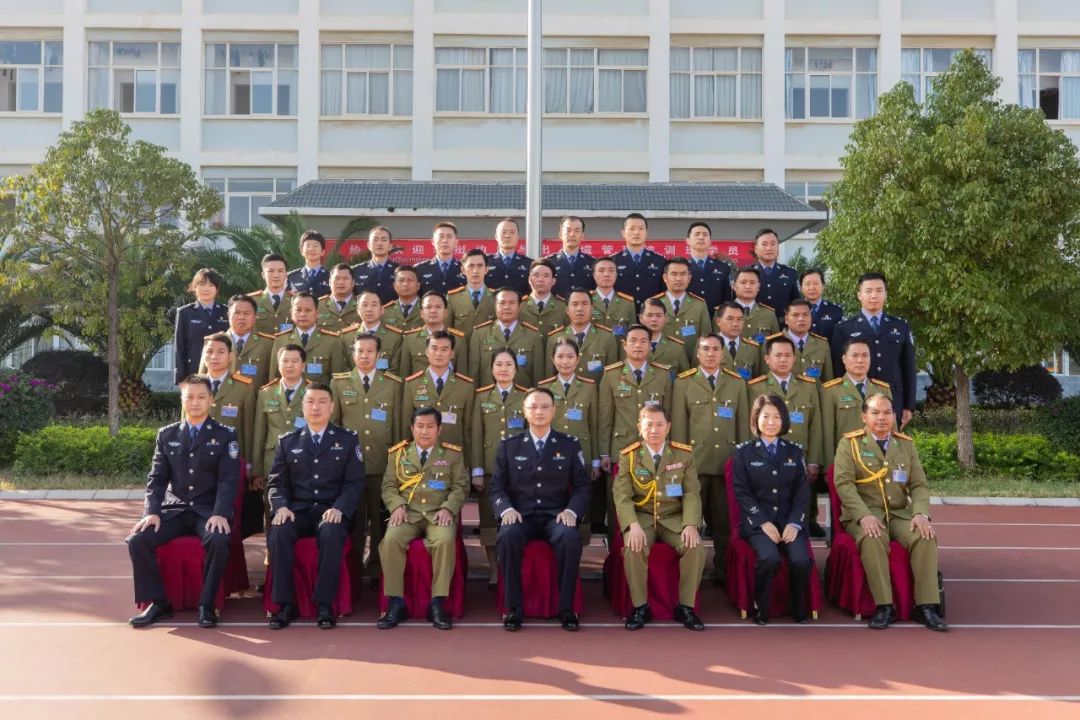 总站党委书记,总站长 孙鸿滨与老挝学员合影总站党委副书记,政治委员