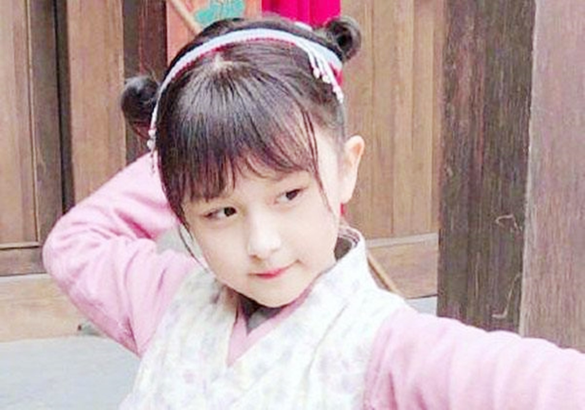 两岁出道年入百万的"小芈月",因太漂亮被禁整容,如今长成这样