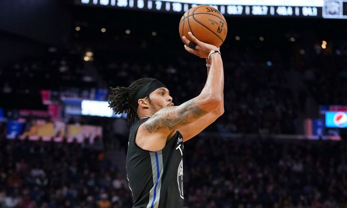 原创双向合同球员达米恩李留队时限将至勇士要留人需清理薪资空间