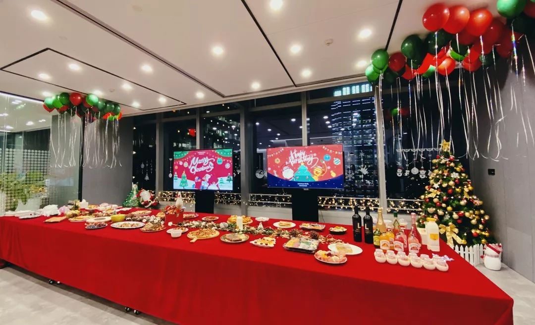 璀璨圣诞活动(这已经是公司乔迁后第二次在新办公室场地举行大型内部